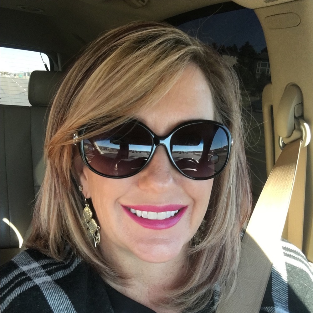 Meet your Posher, Jennifer
